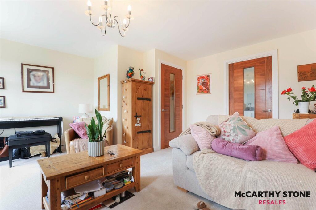 Orchard Gate, Banbury Road, Stratford-Upon-Avon, CV37 7HT