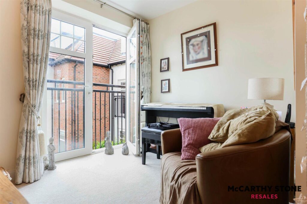 Orchard Gate, Banbury Road, Stratford-Upon-Avon, CV37 7HT