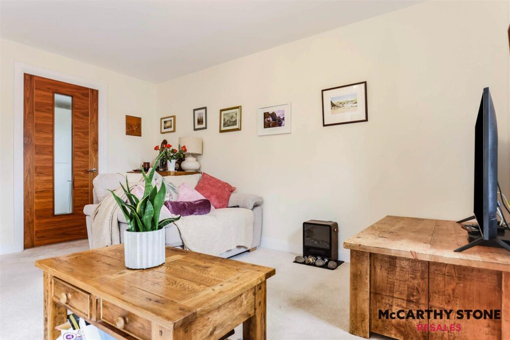 Orchard Gate, Banbury Road, Stratford-Upon-Avon, CV37 7HT