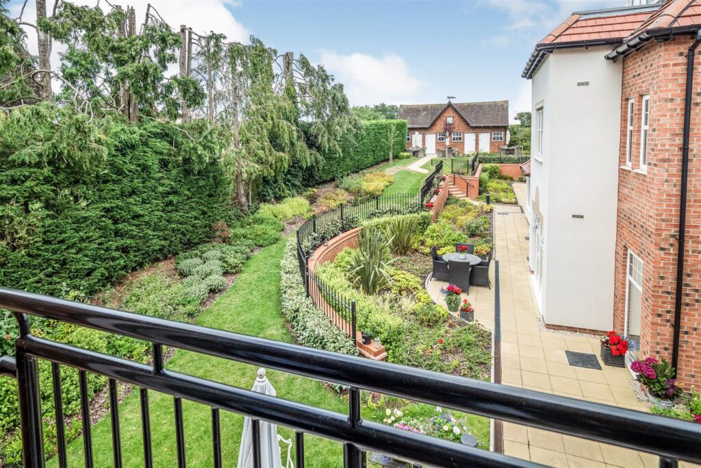 Orchard Gate, Banbury Road, Stratford-Upon-Avon, CV37 7HT