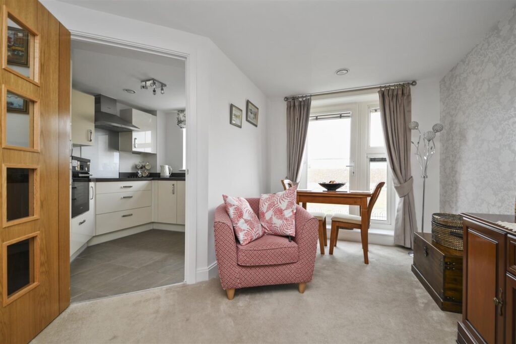 33 Eastland Grange, 16 Valentine Road, Hunstanton
