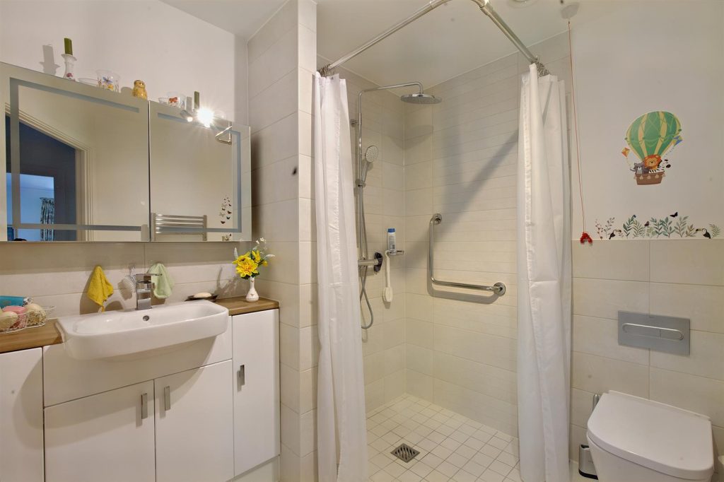 Miami House, Princes Road, Chelmsford, Essex, CM2 9GE