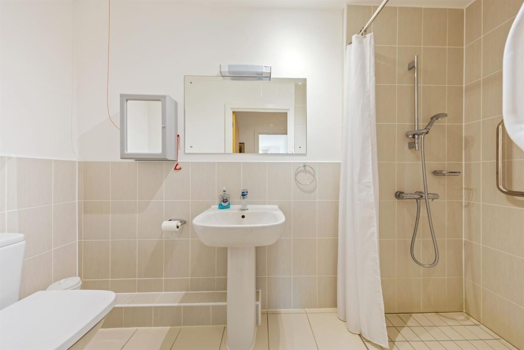 London Road, Guildford, GU1 1FF