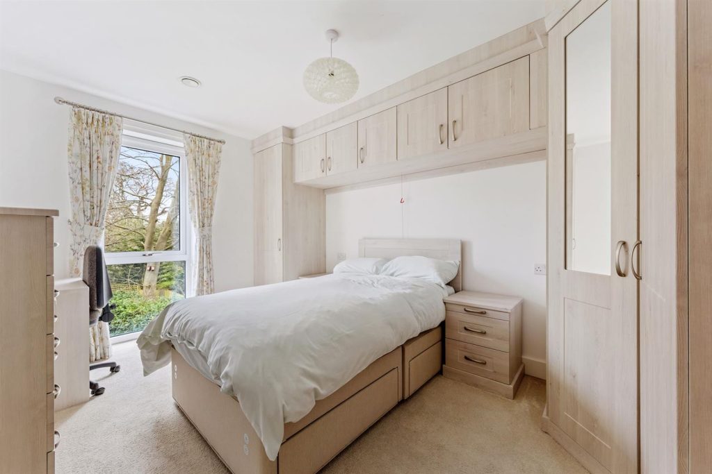 London Road, Guildford, GU1 1FF