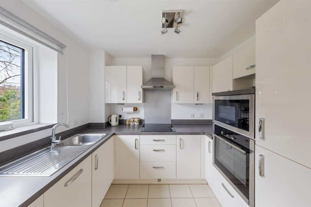 London Road, Guildford, GU1 1FF