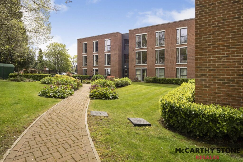 Glenhills Court, Little Glen Road, Glen Parva, Leicester, LE2 9DH