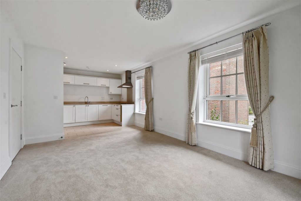 The Cloisters, High Street, Great Missenden, HP16 0AA