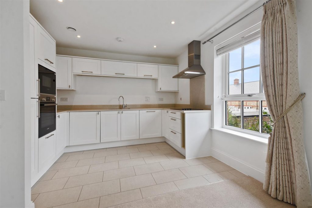 The Cloisters, High Street, Great Missenden, HP16 0AA