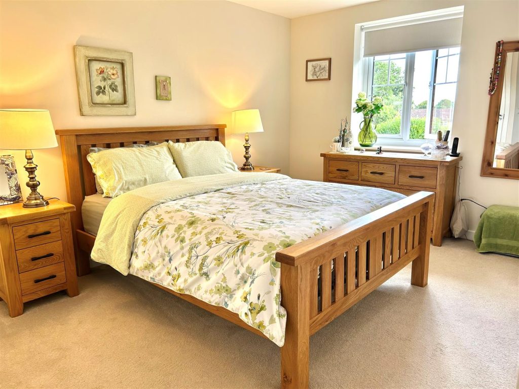 Hooton Road, Willaston, Neston