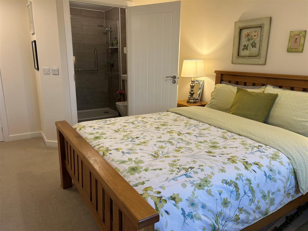 Hooton Road, Willaston, Neston