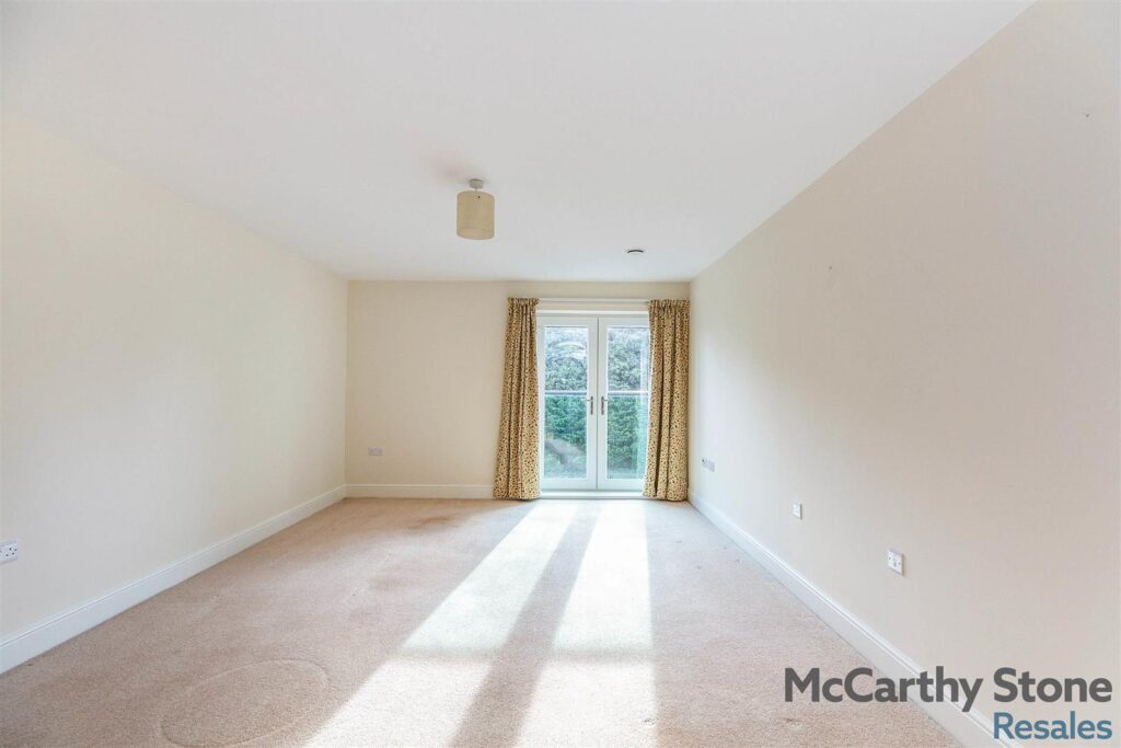Elm Tree Court, High Street, Huntingdon