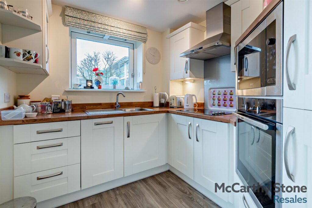 Hammond Way, Tetbury Road, Cirencester, Gloucestershire, GL7 1ZJ