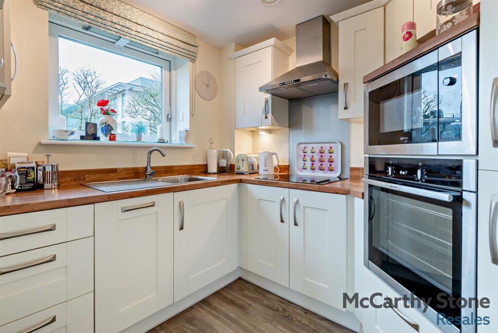 Hammond Way, Tetbury Road, Cirencester, Gloucestershire, GL7 1ZJ