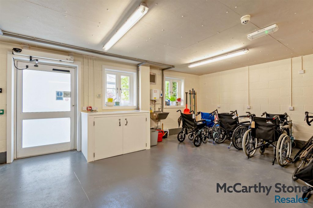 Horsley Place, High Street, Cranbrook, Kent, TN17 3DH