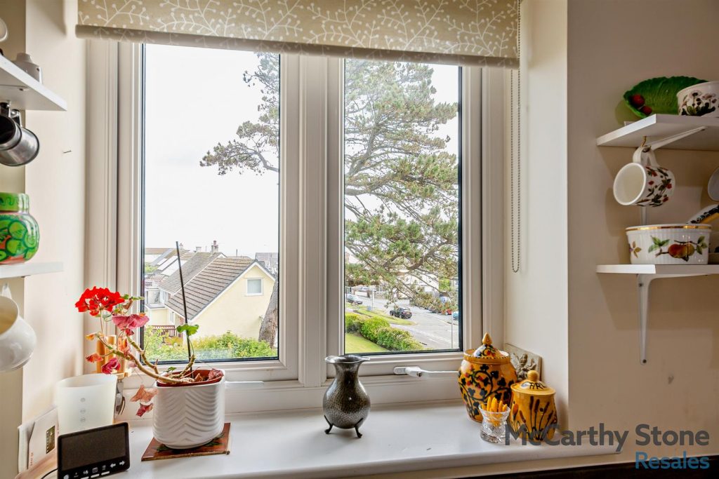Bangor Road, Benllech, Tyn-y-Gongl, Anglesey, Gwynedd, LL74 8TF