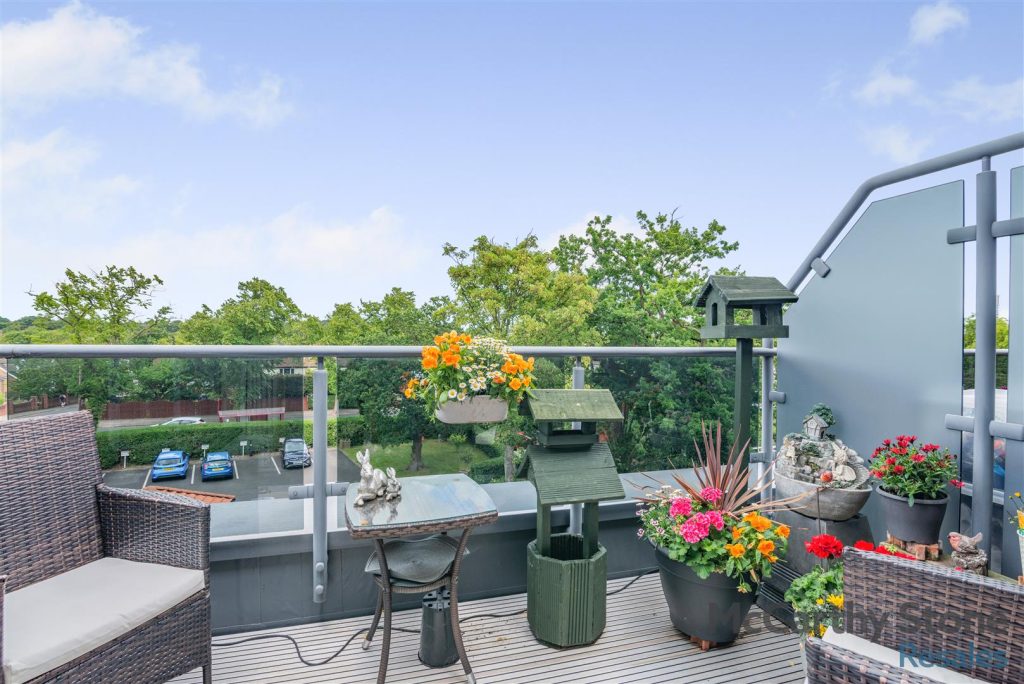 Devonshire Grange, Devonshire Avenue, Roundhay, Leeds, LS8 1AN