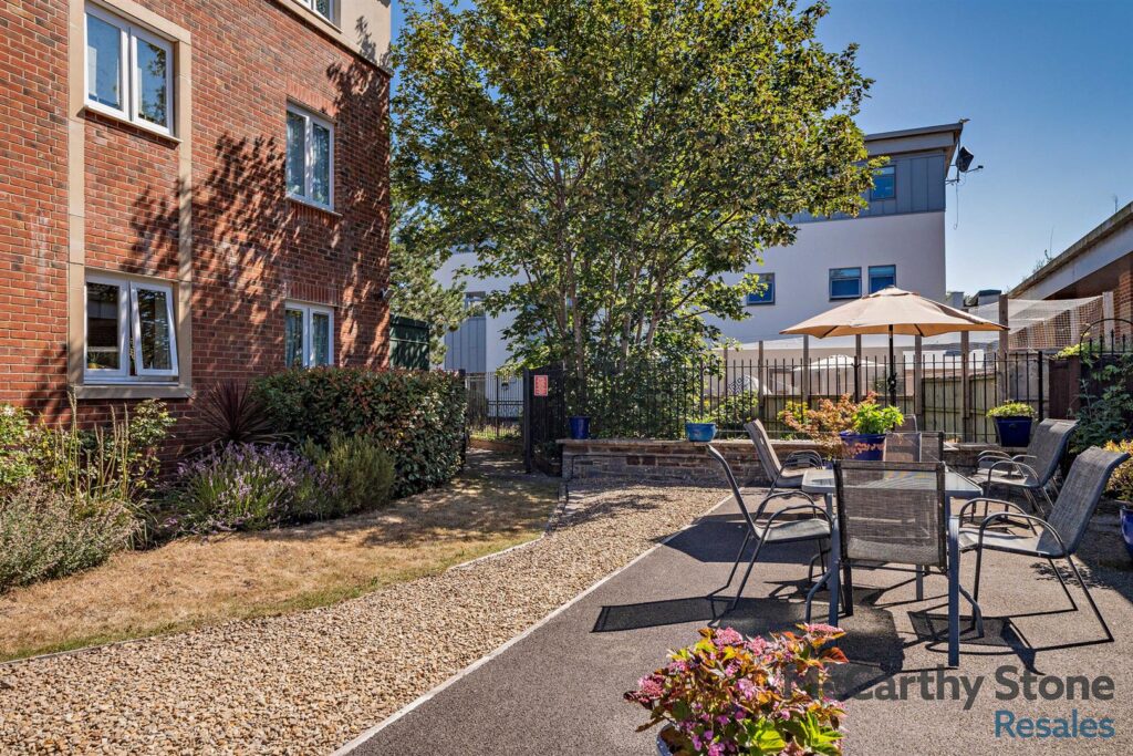 Coleridge Court, Clevedon, BS21 6FL