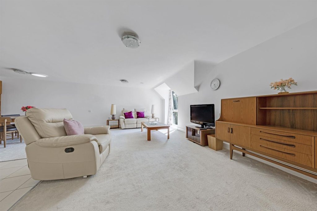 London Road, Guildford, Surrey, GU1 1FF