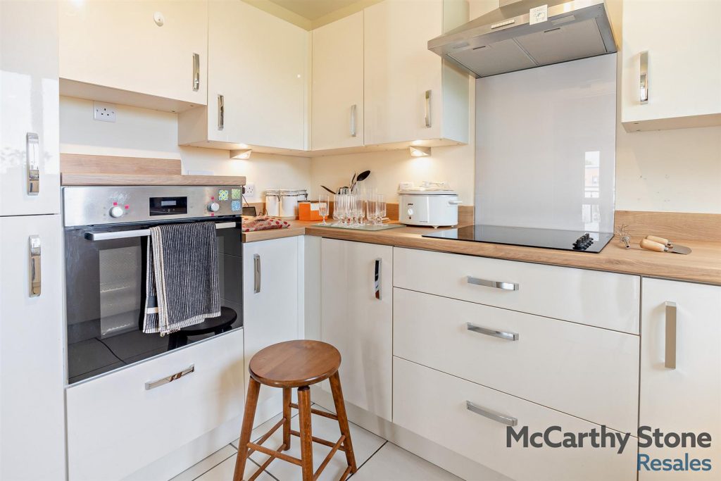 Llys Isan, Ilex Close, Llanishen, Cardiff, CF14 5DZ