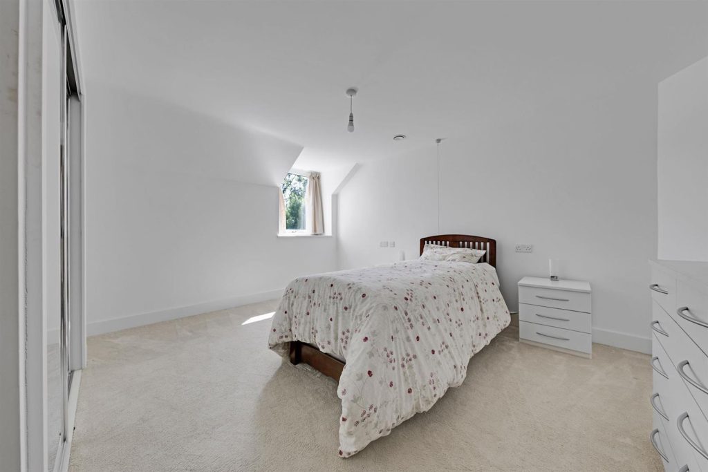 London Road, Guildford, Surrey, GU1 1FF