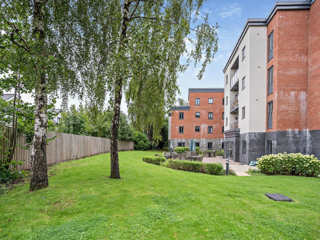 Llys Isan, Ilex Close, Llanishen, Cardiff, CF14 5DZ