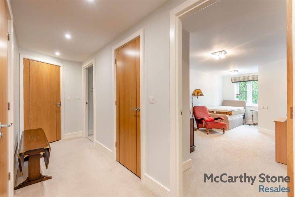 Crayshaw Court, Abbotsmead Place, Caversham, Reading