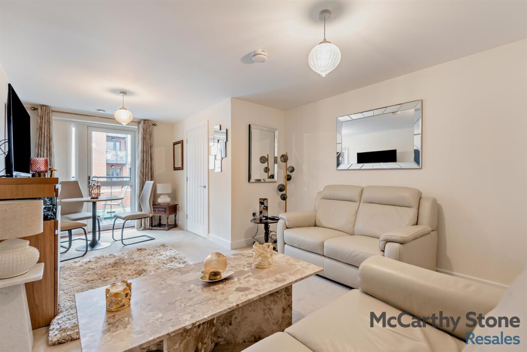Roslin Place, Station Road, Hook, RG27 9GU