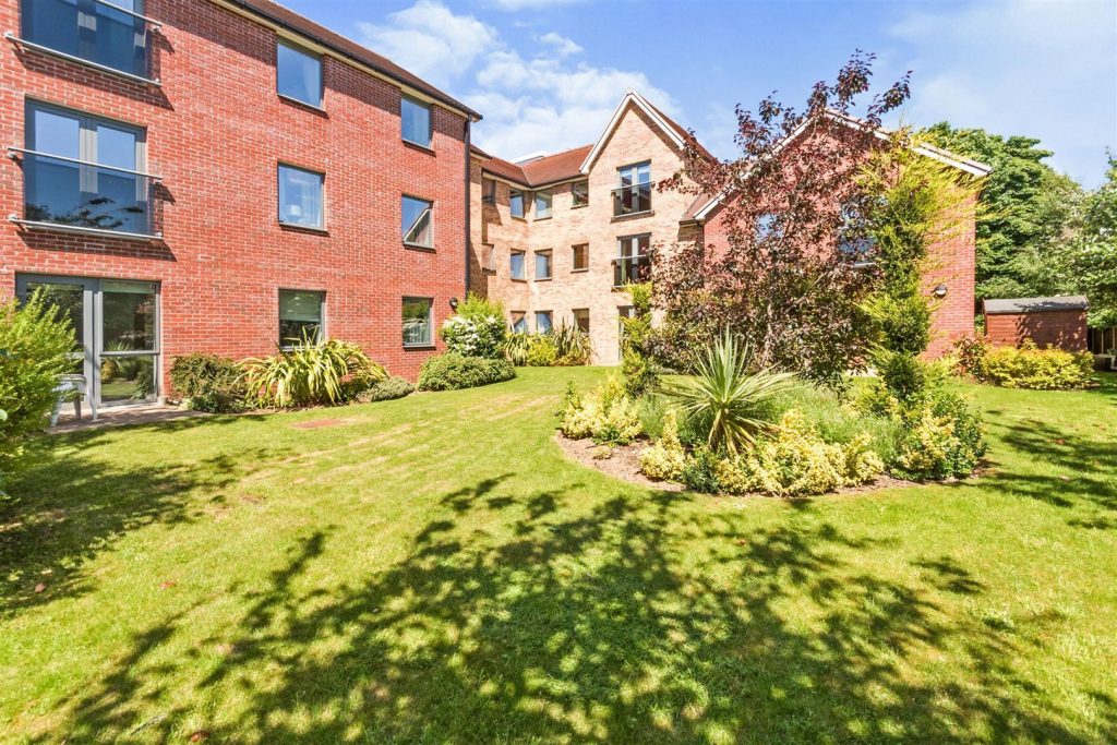 8 Westonia Court, 582-592 Wellingborough Road, Northampton