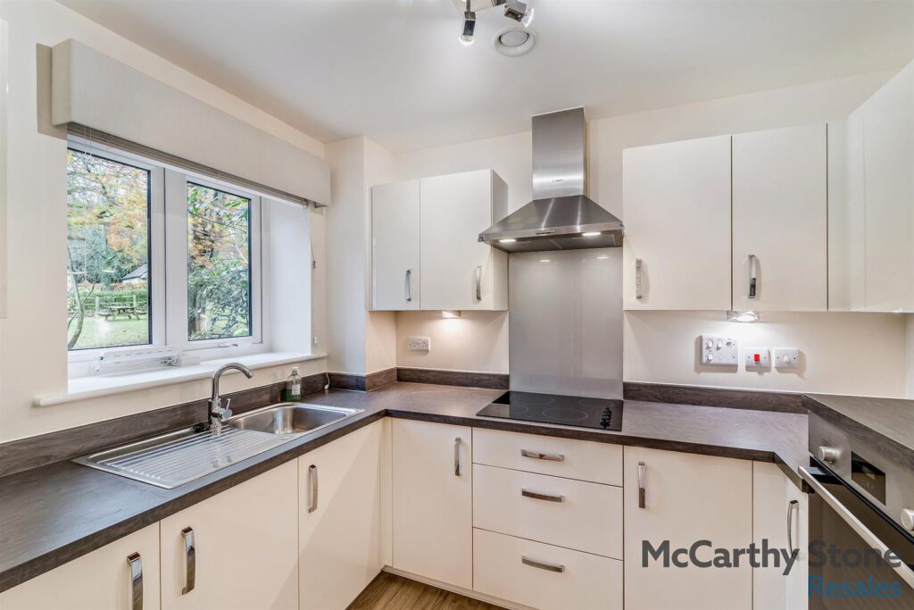Shackleton Place, Bath Road, Devizes, Wiltshire, SN10 2GZ
