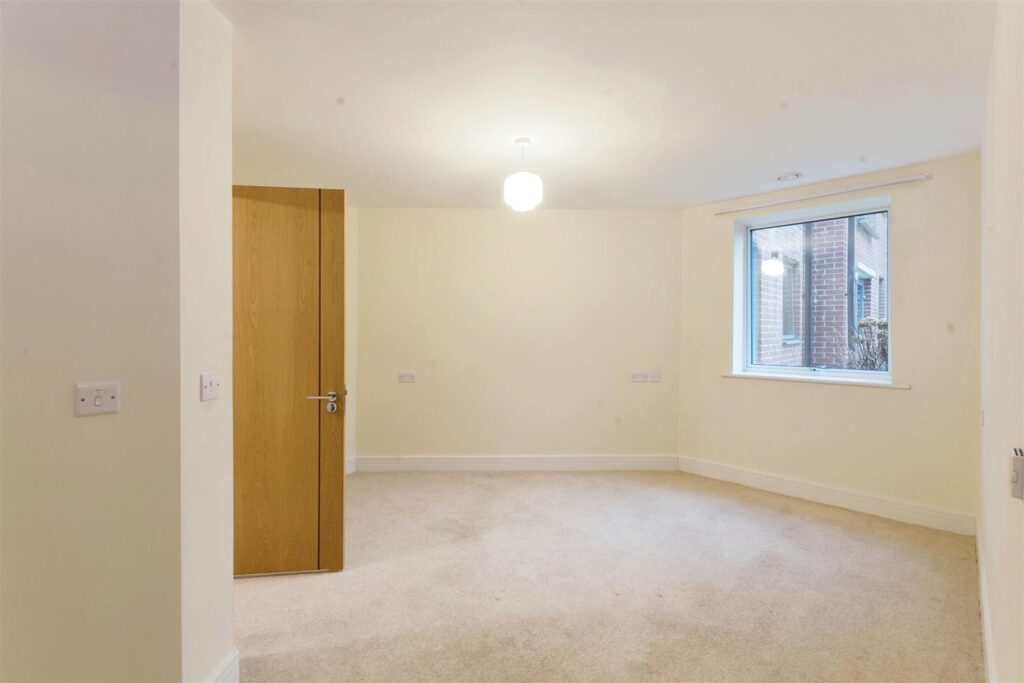 8 Westonia Court, 582-592 Wellingborough Road, Northampton