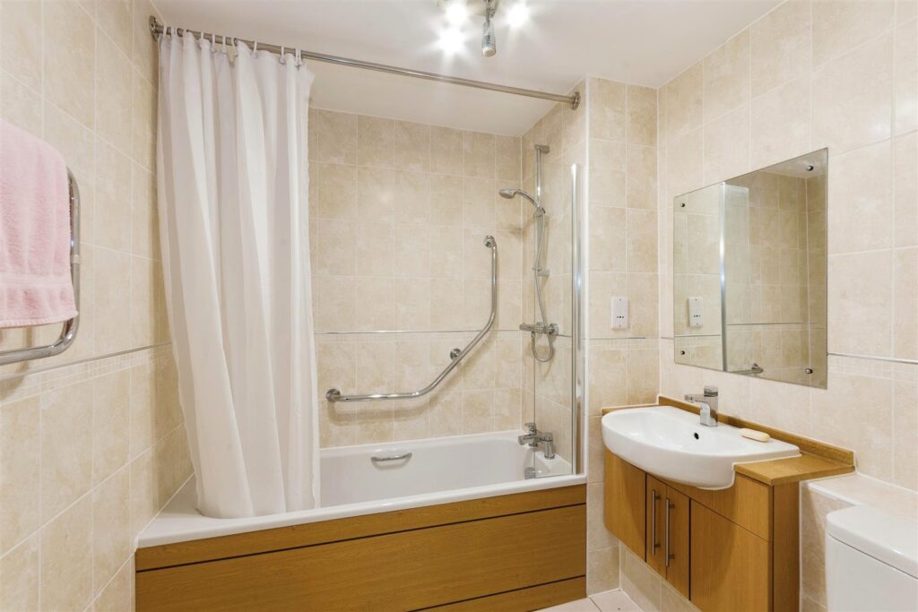 8 Westonia Court, 582-592 Wellingborough Road, Northampton