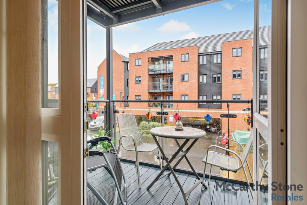 Roslin Place, Station Road, Hook, RG27 9GU