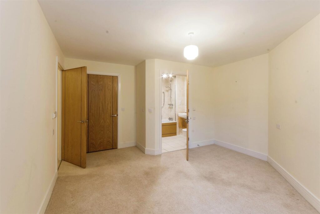 8 Westonia Court, 582-592 Wellingborough Road, Northampton