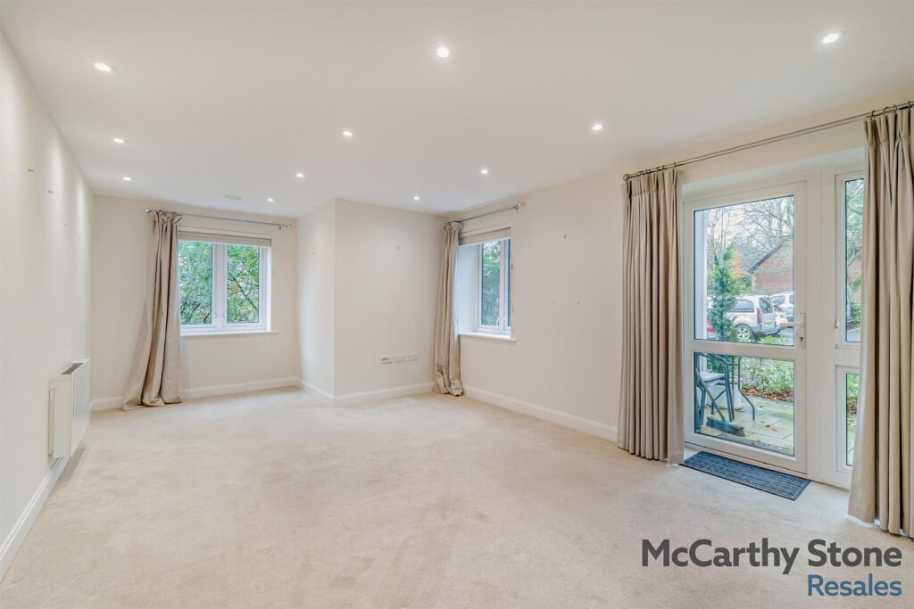 Shackleton Place, Bath Road, Devizes, Wiltshire, SN10 2GZ