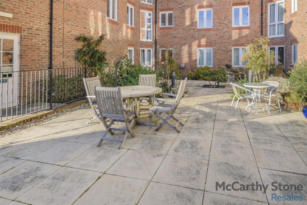 Caen Stone Court, Queen Street, Arundel, BN18 9FE