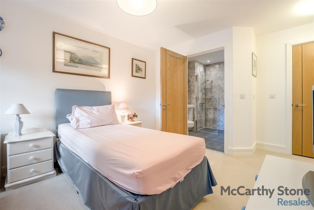 Holmes Place, Crowborough, TN6 2RS