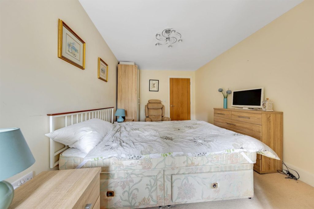 Queens Gate, Wellington Road, Wokingham, RG40 2DS