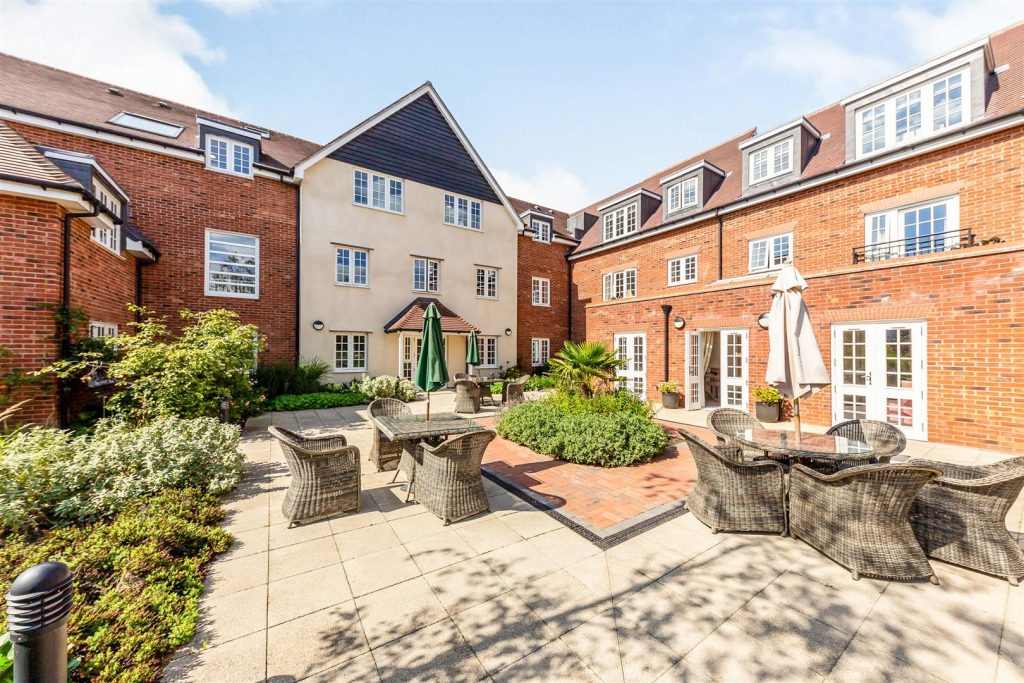 Le Jardin, 20-22 Station Road, Letchworth, Hertfordshire, SG6 3BA