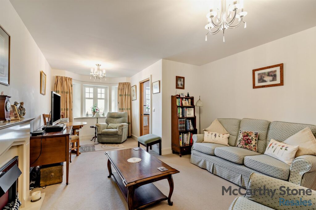 Holmes Place, Crowborough, TN6 2RS