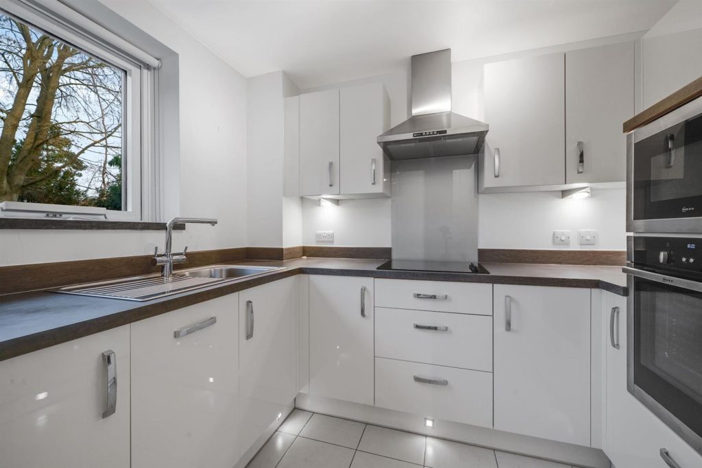 London Road, Guildford, GU1 1FF