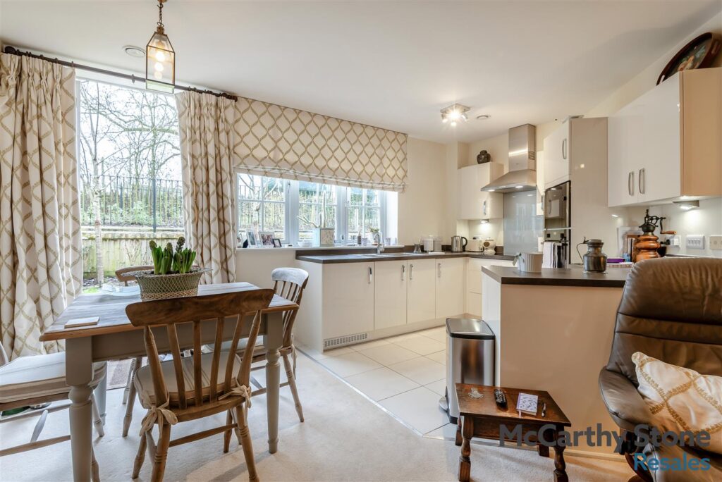 Hawkesbury Place, Fosseway, Stow on the Wold