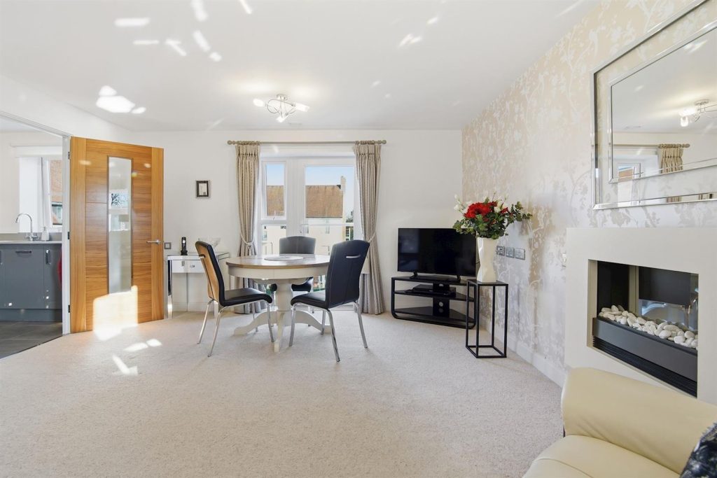 Manor Park Road, Chislehurst, BR7 5FT