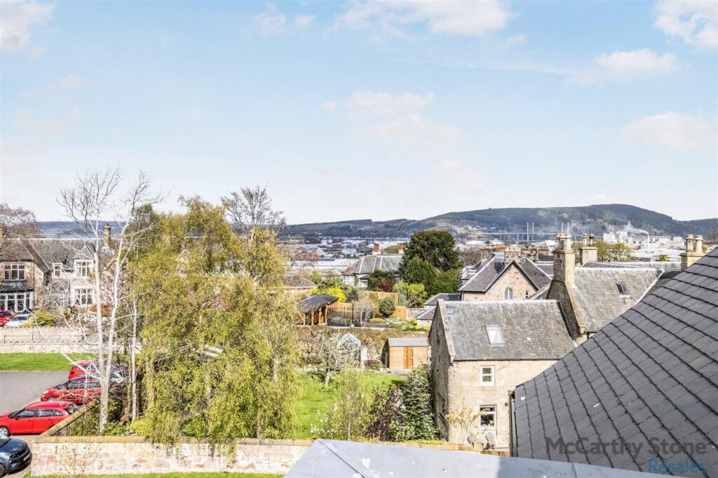 Oakwood Court, Crown Avenue, Inverness, IV2 3FN