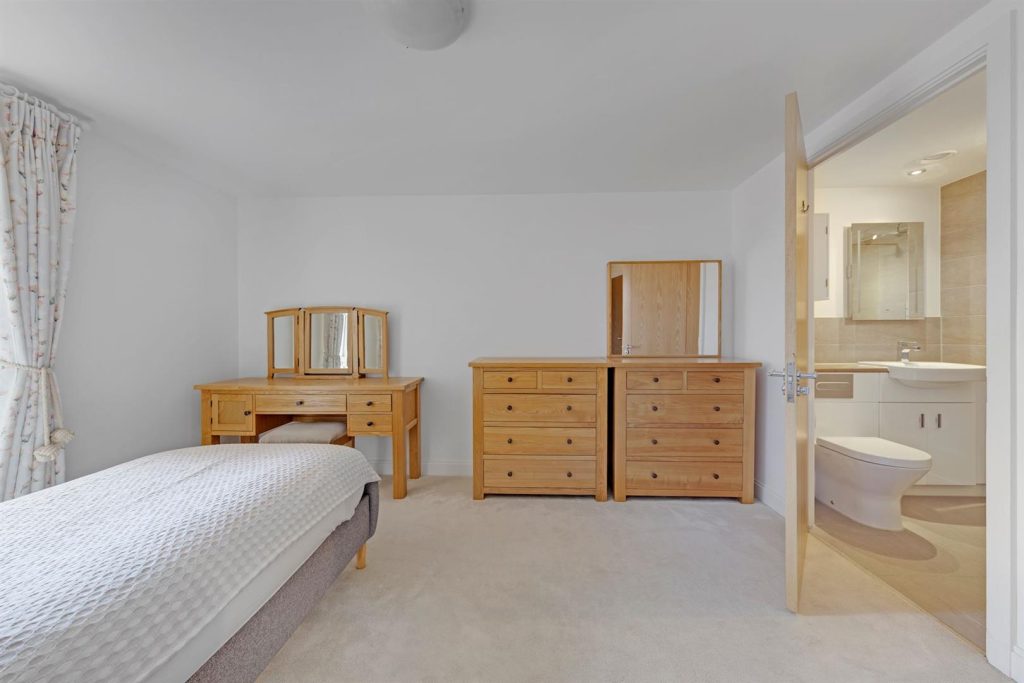High Street, Cobham, KT11 3EB