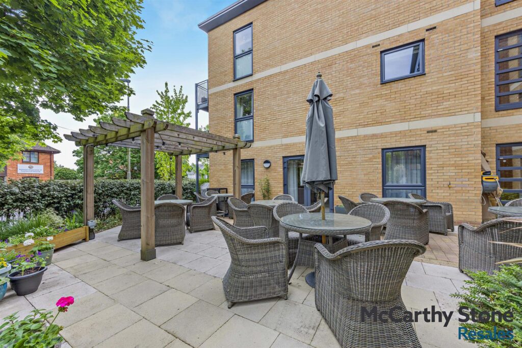 Turner Place, The Moors, Thatcham RG19 4AT