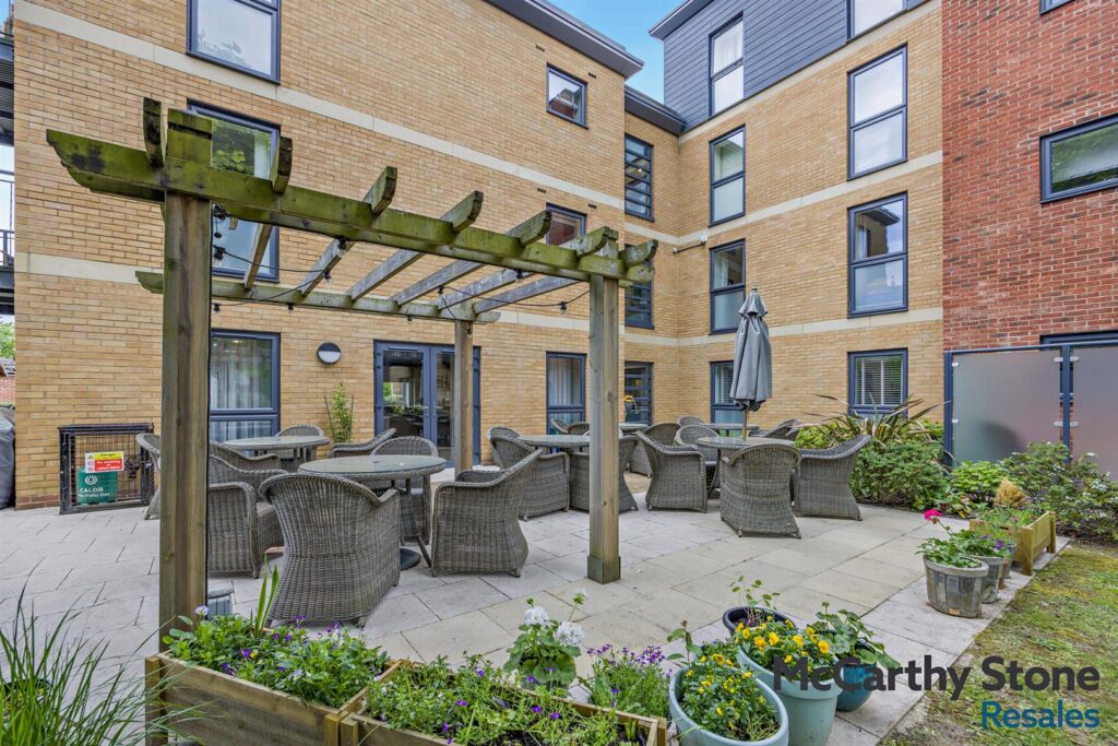Turner Place, The Moors, Thatcham RG19 4AT