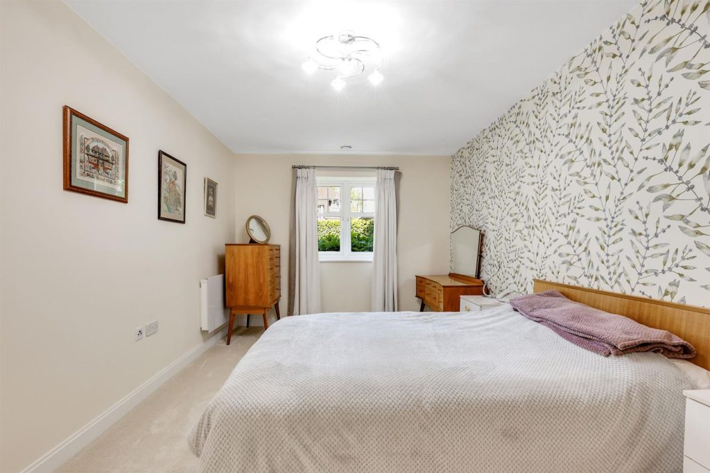 Addington Road, Sanderstead, South Croydon, CR2 8AX
