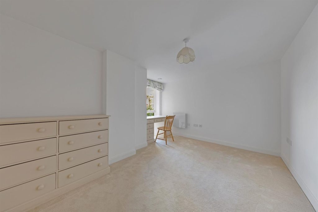 High Street, Cobham, KT11 3EB