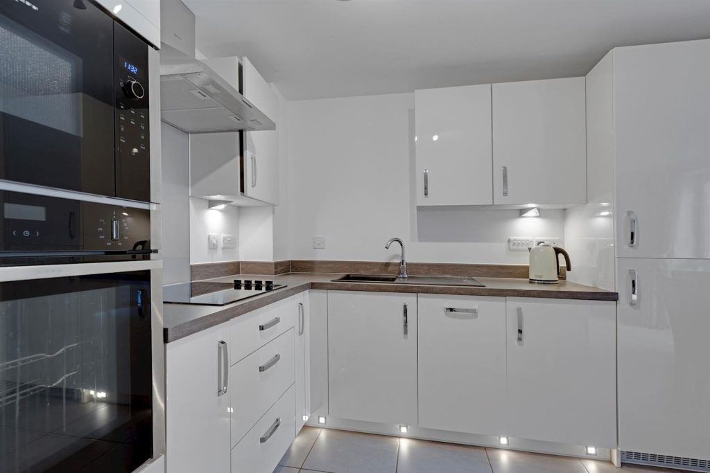High Street, Cobham, KT11 3EB
