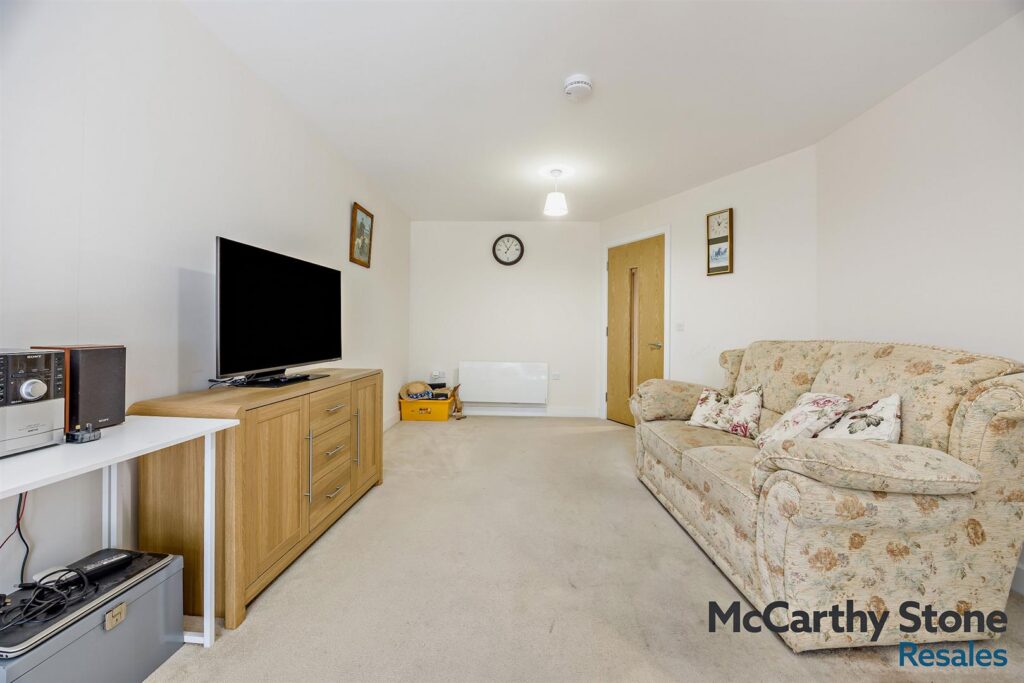 Turner Place, The Moors, Thatcham RG19 4AT